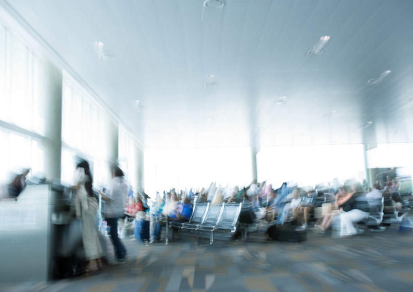 西方人,机场,站,坐,横图,室内,白天,正面,旅游,度假,窗户,落地窗,飞机场,椅子,欧洲,欧洲人,阴影,光线,影子,屋顶,灯光,地面,交通,许多人,顶棚,娱乐,顶灯,玻璃窗,灯,阳光,灯具,站着,一群人,享受,休闲,运输,照明设备,排椅,老年男性,老年女性,男人,男性,年轻男性,年轻女性,女人,中年男性,中年女性,白种人,航空站,空港,坐着,半身,彩图