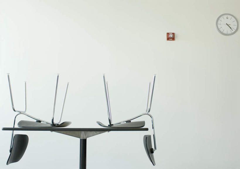 无人,办公室,横图,室内,白天,正面,太阳,家具,装修,建筑,椅子,欧式,阴影,装饰,时间,光线,时钟,影子,房屋,墙,屋子,建设,现代,装潢,洋房,墙壁,墙面,阳光,室内装潢,表,火警报警器,明亮,舒适,家居装潢,房屋设计,地中海风格,简约风格,室内设计,宽敞,办公家具,样板房装潢,设计,钟,彩图,房子