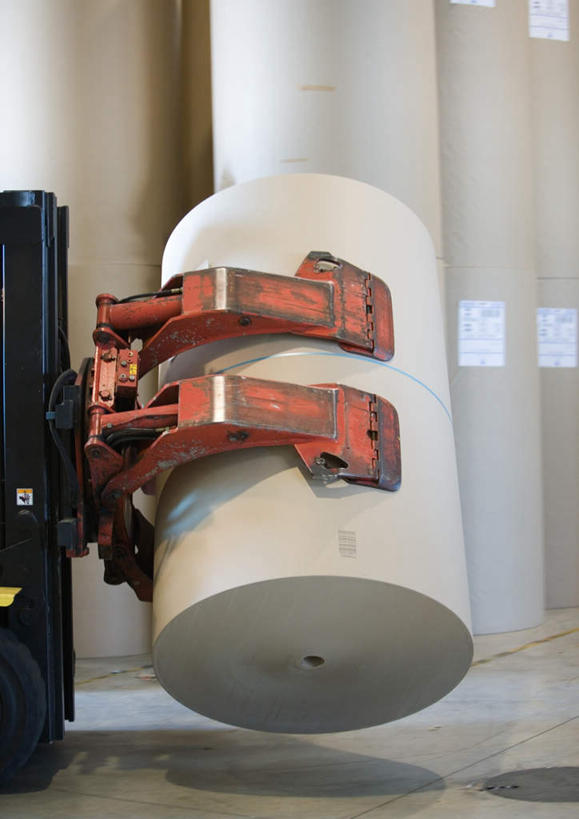 无人,工厂,竖图,室内,白天,正面,一排,许多,环保,整齐,纸,仓库,排列,交通工具,工业,能源,堆,污染,生态,回收,资源,叉车,队列,利用,低碳,循环,线轴,造纸厂,持续,环境污染,彩图,工地,制造厂