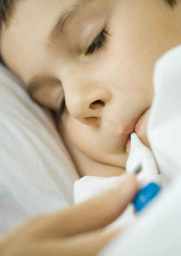 西方人,儿童,脸,头,脸颊,两个人,家庭,母亲,女儿,躺,闭眼,竖图,室内,特写,白天,正面,纯洁,欧洲,欧洲人,测量,拿,拿着,小孩,体温计,生病,温暖,温馨,母女,一家人,可爱,母爱,童年,童趣,和睦,童真,烂漫,无邪,卧着,天真,年轻女性,女孩,女人,女性,白种人,孩子,年轻人,头部,脸部,脸蛋,面部,闭眼睛,闭着眼,闭着眼睛,躺着,卧,半身,彩图,融洽,女生