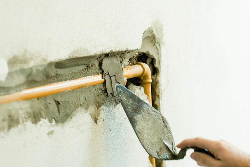 西方人,手,一个人,横图,俯视,室内,特写,白天,装修,建筑,欧洲,欧洲人,仅一个年轻女性,仅一个女性,仅一个人,覆盖,涂,握,装饰,镶嵌,工具,房屋,墙,屋子,公寓,拿,刷,拿着,建设,管道,水管,装潢,楼房,水泥,墙壁,墙面,住宅,室内装潢,扶,手部,握着,抹,修理,安装,明亮,砌墙,五金,铲刀,舒适,家居装潢,房屋设计,室内设计,宽敞,样板房装潢,拆卸,嵌入,年轻女性,女人,女性,白种人,设计,半身,彩图,高角度拍摄,房子