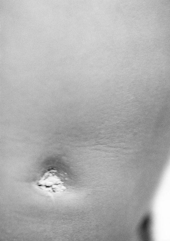 西方人,婴儿,儿童,腹部,肚脐,一个人,站,竖图,黑白,室内,白天,正面,纯洁,欧洲,欧洲人,仅一个人,粉末,裸露,小孩,站着,可爱,活泼,宝宝,裸,纯真,烂漫,无邪,伶俐,天真,白种人,孩子,腹,肚子,站立,半身