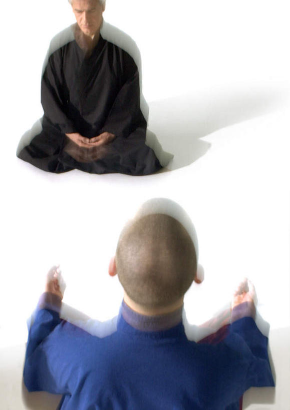 西方人,两个人,伙伴,朋友,坐,闭眼,竖图,室内,白天,白色背景,正面,友谊,欧洲,欧洲人,朦胧,模糊,祝福,虔诚,祈祷,摄影,影棚,感谢,感恩,友情,男人,男性,年轻男性,白种人,闭眼睛,闭着眼,闭着眼睛,坐着,彩图,全身,影棚拍摄,拍摄