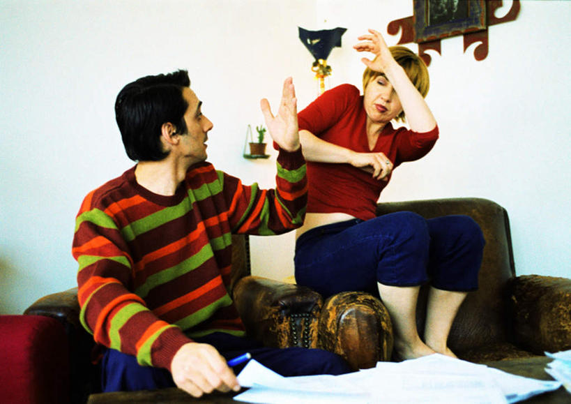 西方人,手,两个人,夫妻,客厅,坐,横图,室内,白天,正面,爱情,沙发,欧洲,欧洲人,笔,材料,档案,文件,墙,浪漫,拿,拿着,墙壁,墙面,资料,手部,恩爱,遮,恋人,起居室,遮挡,暴力,文档,虐待,遮盖,遮蔽,家庭暴力,男人,男性,年轻男性,年轻女性,女人,女性,白种人,情侣,装饰画,坐着,半身,彩图,伴侣,皮沙发