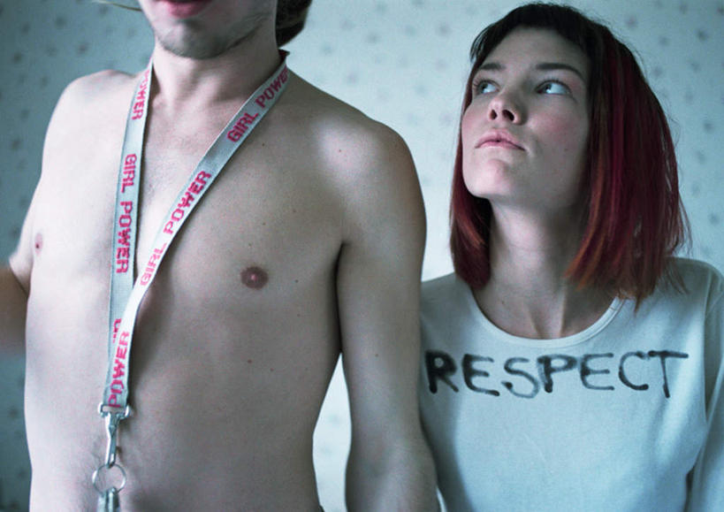 西方人,两个人,站,横图,室内,白天,正面,爱情,壁纸,卧室,手机,欧洲,欧洲人,墙,浪漫,注视,裸露,墙壁,墙面,看,站着,思考,温暖,温馨,恩爱,考虑,恋人,和睦,挂绳,关注,裸,男人,男性,年轻男性,年轻女性,女人,女性,白种人,情侣,墙纸,抬头,仰头,站立,半身,彩图,睡房,卧房,伴侣,融洽