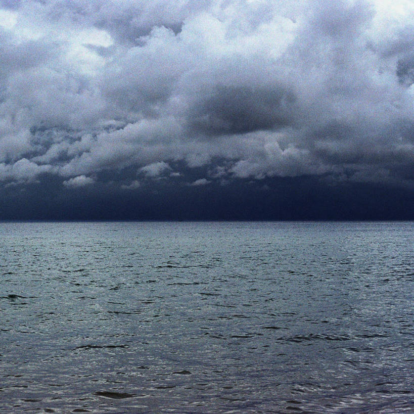 无人,方图,室外,白天,正面,湖,湖泊,美景,水,多云,湖面,景观,水流,水面,水平线,乌云,云,阴天,云朵,辽阔,海平线,天气,云彩,白云,自然,湖水,广阔,景色,一望无际,自然风光,无边无际,一马平川,彩图,水天相接,水天一线