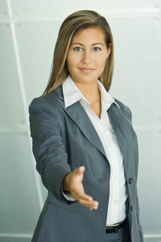 西方人,一个人,商务人士,商务女性,站,笑,微笑,露齿笑,竖图,室内,白天,正面,衬衫,欧洲,欧洲人,仅一个女性,仅一个人,套装,注视,观察,看,站着,仅一个中年女性,观看,察看,关注,商务装,工薪阶层,女人,女性,中年女性,白种人,白领,上班族,站立,半身,彩图,衬衣,高兴,愉快