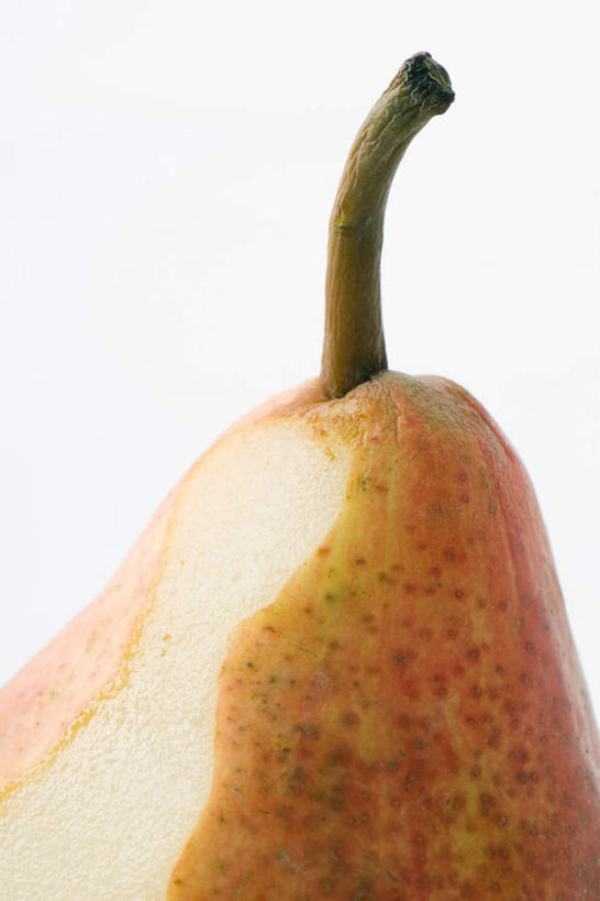 无人,竖图,室内,特写,白天,白色背景,正面,梨,水果,切开,新鲜,生食,食品,果实,半个,食物,黄色,切,一半,香梨,摄影,有机食品,绿色食品,影棚,剖面,切面,生梨,彩图,影棚拍摄,拍摄