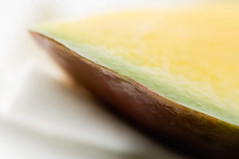 无人,横图,俯视,室内,特写,白天,白色背景,苹果,水果,一片,切开,切片,朦胧,模糊,新鲜,生食,食品,果实,食物,切,健康,摄影,有机食品,绿色食品,影棚,剖面,苹果片,切面,彩图,高角度拍摄,影棚拍摄,拍摄