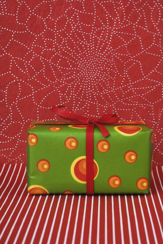 无人,竖图,室内,特写,白天,正面,桌面,桌子,静物,礼盒,礼物,圣诞节,花纹,条纹,节日,庆祝,图案,纸盒,蕾丝,文化,盒子,包装盒,蝴蝶结,礼品盒,庆典,摄影,礼品,影棚,纪念,捆绑,彩图,影棚拍摄,拍摄