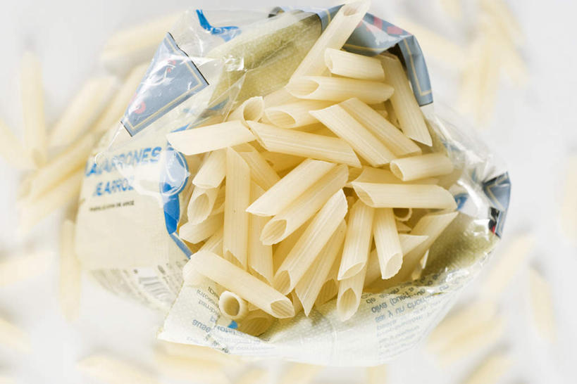 面食,面条,意大利面,通心粉,无人,横图,俯视,室内,白天,西餐,桌面,桌子,许多,包装,面,料理,食品,食物,西式,摄影,影棚,彩图,高角度拍摄,影棚拍摄,拍摄