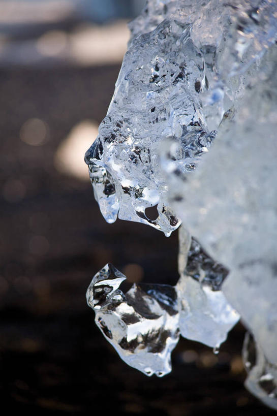 无人,竖图,室外,特写,白天,正面,美景,阴影,朦胧,模糊,透明,光线,影子,冰,景观,冰块,冷冻,自然,景色,寒冷,冷藏,冰冷,自然风光,保鲜,通透,彩图,晶莹