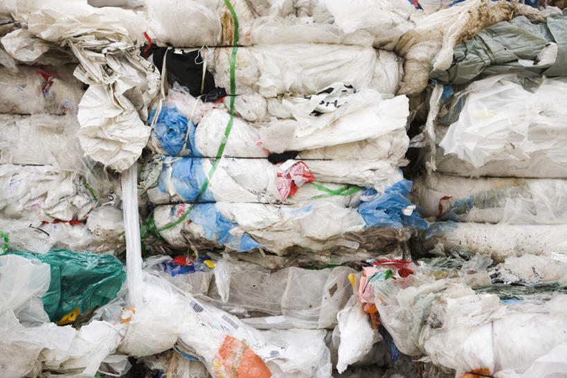 无人,横图,室外,特写,白天,正面,一堆,一排,许多,捆扎,堆叠,堆积,环保,整齐,纸,塑料,垃圾,排列,绳子,堆,绳索,回收,资源,队列,利用,低碳,循环,尼龙,彩图