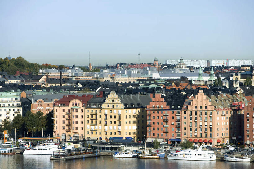 无人,家,横图,俯视,室外,白天,旅游,度假,河流,美景,水,植物,道路,建筑,路,船,瑞典,许多,阴影,反射,影子,房屋,屋子,河水,景观,水流,建筑群,小路,交通,娱乐,建设,楼房,住宅,树,树木,蓝色,绿色,蓝天,天空,自然,交通工具,天,享受,休闲,景色,放松,生长,成长,客船,自然风光,斯德哥尔摩,彩图,高角度拍摄,房子