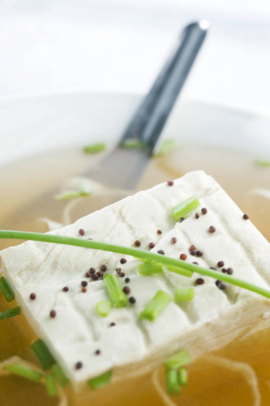 豆腐,无人,竖图,俯视,室内,特写,白天,烹饪,植物,阴影,朦胧,模糊,反射,影子,陶瓷,葱,日本料理,味增汤,料理,食品,草药,药草,陶瓷制品,菜肴,美食,中药,食物,绿色,自然,容器,碗,日式料理,日式,佳肴,生长,成长,储藏,细香葱,香葱,罂粟籽,豆制品,储存,药材,中草药,中药材,本草,罂子粟,阿芙蓉,彩图,高角度拍摄,米囊,御米,贮存