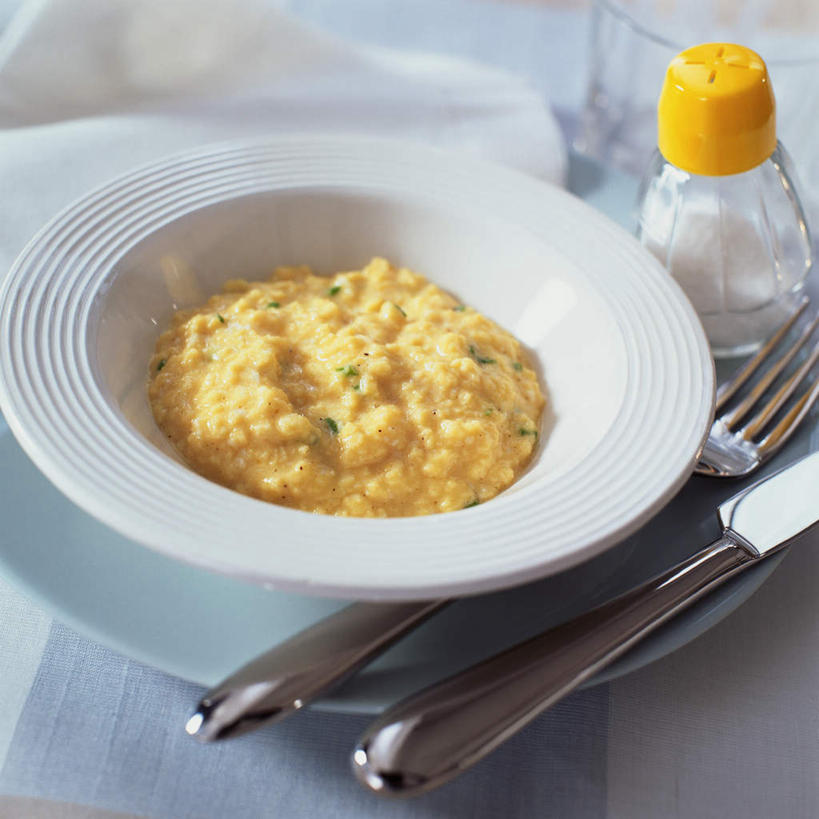 米饭,无人,竖图,俯视,室内,特写,白天,烹饪,西餐,餐具,刀叉,碟子,盘,料理,食品,饭,调味瓶,菜肴,美食,食物,盘子,瓶子,塑料制品,碟,塑料瓶,西式,摄影,佳肴,影棚,五谷,彩图,高角度拍摄,影棚拍摄,拍摄