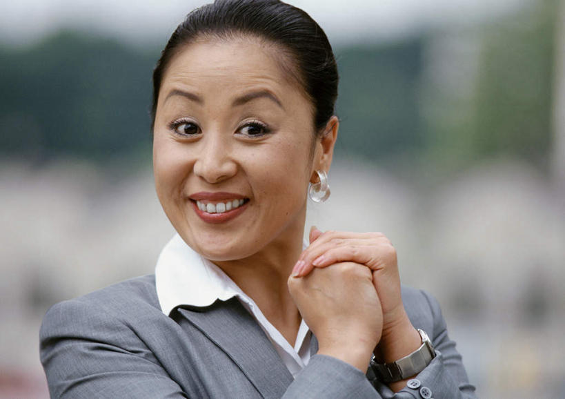东方人,脸,头,脸颊,一个人,商务人士,商务女性,站,横图,室外,特写,白天,正面,植物,亚洲,仅一个年轻女性,仅一个女性,仅一个人,套装,朦胧,模糊,祝福,黄种人,树,树木,绿色,自然,手势,站着,恭喜,生长,成长,礼节,祝贺,礼仪,商务装,工薪阶层,祝愿,作揖,拱手,尊敬,恭敬,寒暄,恭贺,同喜,年轻女性,女人,女性,亚洲人,头部,脸部,脸蛋,面部,白领,上班族,站立,半身,彩图