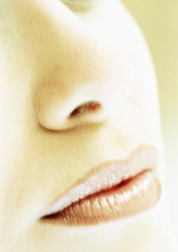 西方人,脸,鼻子,嘴,脸颊,一个人,笑,微笑,竖图,室内,特写,白天,正面,欧洲,欧洲人,仅一个年轻女性,仅一个女性,仅一个人,黄色背景,朦胧,模糊,摄影,影棚,年轻女性,女人,女性,白种人,鼻,鼻孔,口,口腔,脸部,脸蛋,面部,嘴巴,嘴唇,半身,彩图,影棚拍摄,拍摄