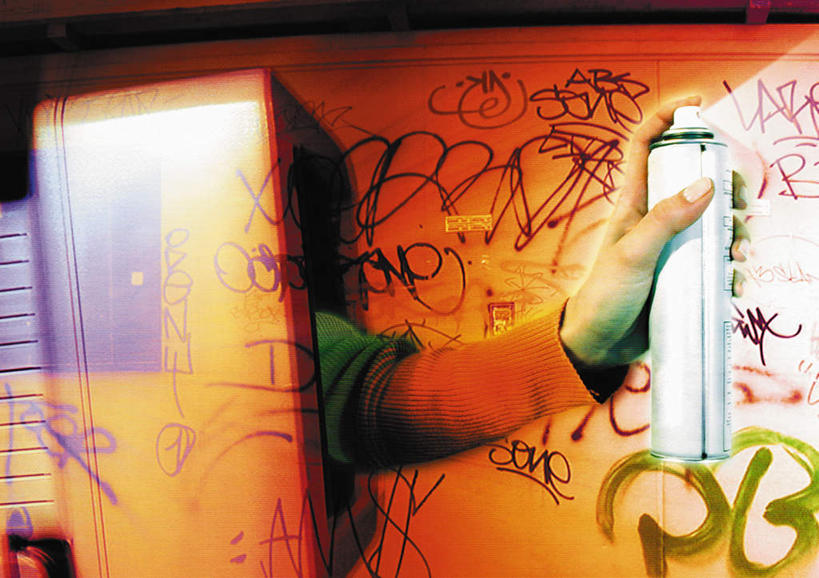 西方人,手,一个人,无人,横图,室内,白天,正面,电脑,显示器,鼠标,键盘,数码,科技,欧洲,欧洲人,仅一个男性,仅一个人,握,阴影,网络,标志,文字,字符,字母,墙,高光,几何,计算机图形,拿,合成,拿着,输入设备,通讯设备,标识,墙壁,墙面,仅一个年轻男性,一个,手部,台式电脑,握着,单个,杂乱,电脑合成图,数码合成图,通信设备,喷雾器,输出设备,写实,具体,具象,按键,男人,男性,年轻男性,白种人,半身,彩图