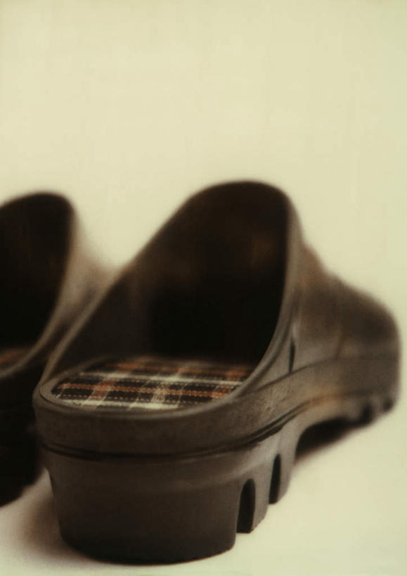 无人,竖图,室内,特写,白天,白色背景,正面,农业,静物,鞋子,一双,朦胧,模糊,工具,摄影,影棚,胶鞋,农具,彩图,影棚拍摄,拍摄