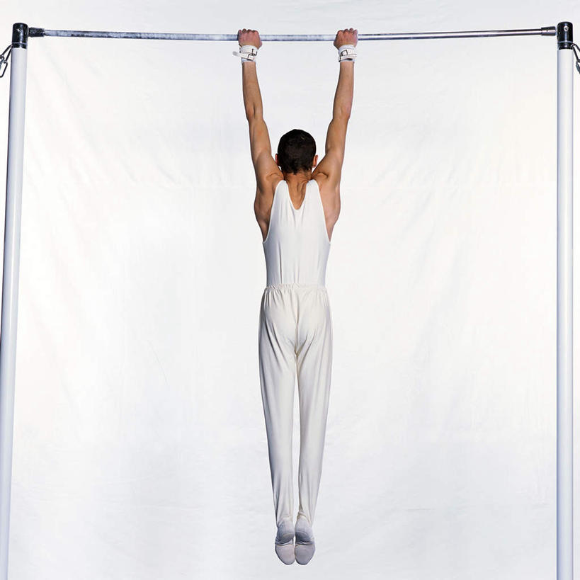 西方人,一个人,运动员,方图,室内,白天,白色背景,锻炼,运动,单杠,欧洲,欧洲人,仅一个男性,仅一个人,握,体操,半空,运动器械,仅一个年轻男性,背面,健身器械,力量,握着,摄影,影棚,支撑,悬空,健美,健身器材,体操运动员,体操服,体操运动,横杆,体育,男人,男性,年轻男性,白种人,体育运动员,运动选手,彩图,全身,影棚拍摄,健身,拍摄,运动器材