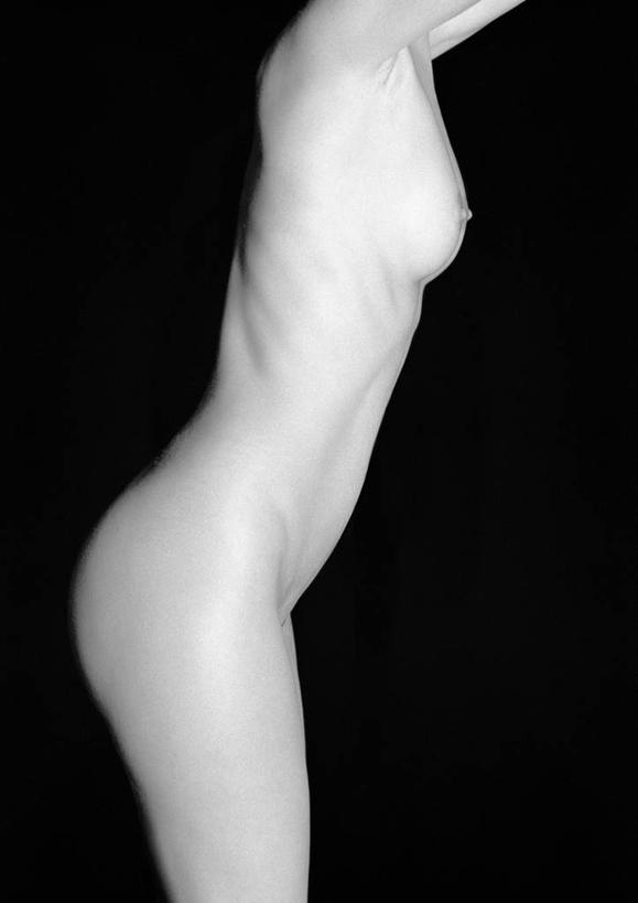 西方人,胸,腹部,臀部,腿部,腿,一个人,站,竖图,黑白,室内,白天,侧面,性感,欧洲,欧洲人,仅一个年轻女性,仅一个女性,仅一个人,黑色背景,裸露,站着,摄影,影棚,赤裸,裸,年轻女性,女人,女性,白种人,腹,肚子,屁股,胸部,站立,半身,影棚拍摄,拍摄