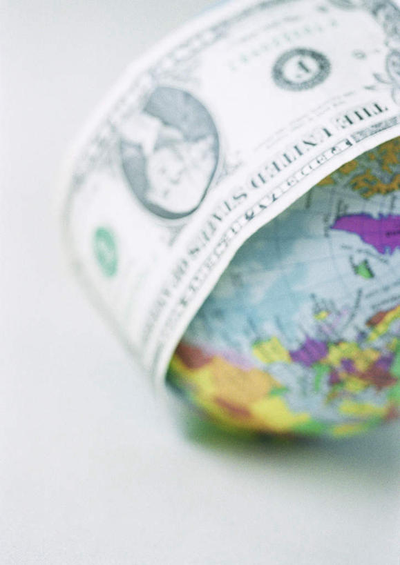 无人,竖图,俯视,室内,特写,白天,白色背景,钱,美元,仪器,海洋,静物,地图,网格,地球仪,钱币,线条,世界地图,地球,陆地,美金,全球,球,经纬线,模型,球体,钞票,金融,纸币,摄影,地理,国家,影棚,经济,大陆,裹,世界,裹着,纬线,版图,流通,纸钞,经线,贸易,经纬仪,地理学,货币,现金,彩图,高角度拍摄,影棚拍摄,拍摄,大洋,大洲