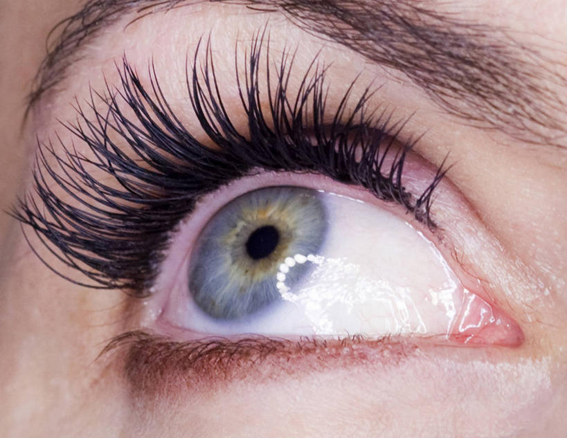 西方人,眼睛,眉毛,睫毛,一个人,横图,室内,特写,白天,正面,化妆,美容,欧洲,欧洲人,瞳孔,仅一个女性,仅一个人,护肤,注视,蓝色,彩妆,观察,看,仅一个中年女性,保养,享受,休闲,放松,保健,眼部,观看,察看,关注,养颜,尤物,女人,女性,中年女性,白种人,睫,眉,眼,眼睫毛,眼眉,半身,彩图,眼眉毛,佳丽,丽人,美人