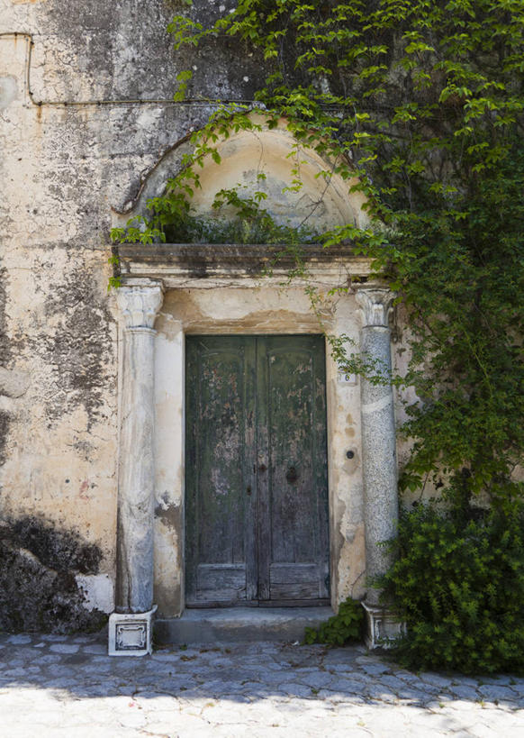 无人,家,竖图,室外,白天,正面,旅游,度假,名胜古迹,门,标志建筑,地标,建筑,意大利,欧洲,遗迹,房屋,墙,屋子,公寓,长春藤,常春藤,古迹,文物,娱乐,建设,古建筑,洋房,楼房,墙壁,墙面,住宅,白色,门框,享受,休闲,旅游胜地,放松,南欧,古文明,意大利共和国,坎帕尼亚,阿马尔菲海岸,阿玛尔菲海岸,永恒,不朽,忠实,洋常春藤,阿玛菲海岸,坎帕尼亚大区,阿玛菲海岸风景区,拉韦洛,萨莱诺,萨莱诺省,彩图,房子,常青藤