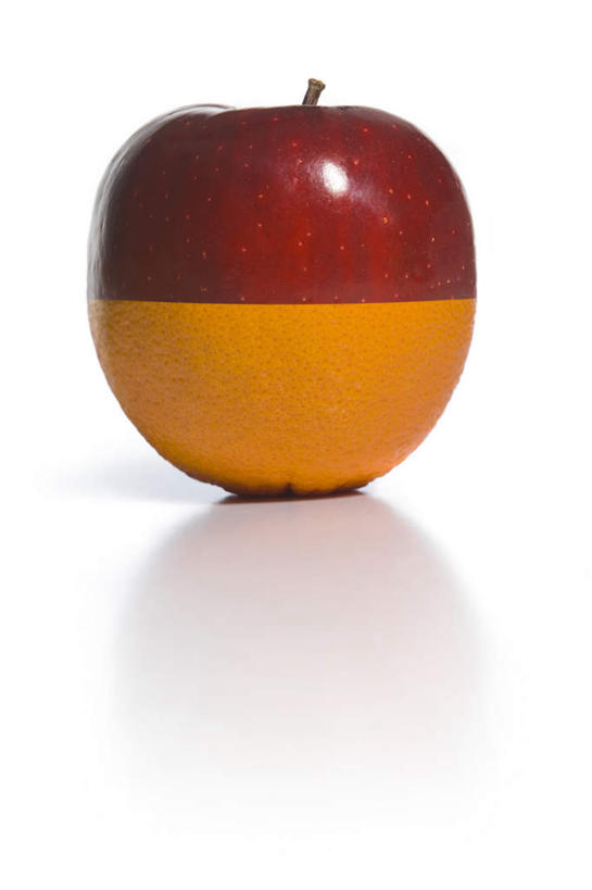 无人,竖图,俯视,室内,特写,白天,白色背景,桌面,桌子,苹果,柑橘,水果,阴影,新鲜,反射,木制,影子,生食,食品,果实,蛇果,食物,黄色,红色,木制品,摄影,有机食品,绿色食品,影棚,红元帅,橘子,桔子,橙子,橙,彩图,高角度拍摄,影棚拍摄,拍摄