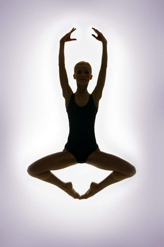 西方人,一个人,跳,举,竖图,室内,白天,正面,运动服,锻炼,运动,欧洲,欧洲人,仅一个年轻女性,仅一个女性,仅一个人,服装,体操,半空,背光,衣服,黑色,托,活力,摄影,服饰,影棚,优美,衣着,穿着,逆光,体操服,自由体操,衣饰,体育,年轻女性,女人,女性,白种人,举起,举手,举着,跳跃,向上举,向上伸,向上托,彩图,全身,影棚拍摄,健身,拍摄,半体服,运动装