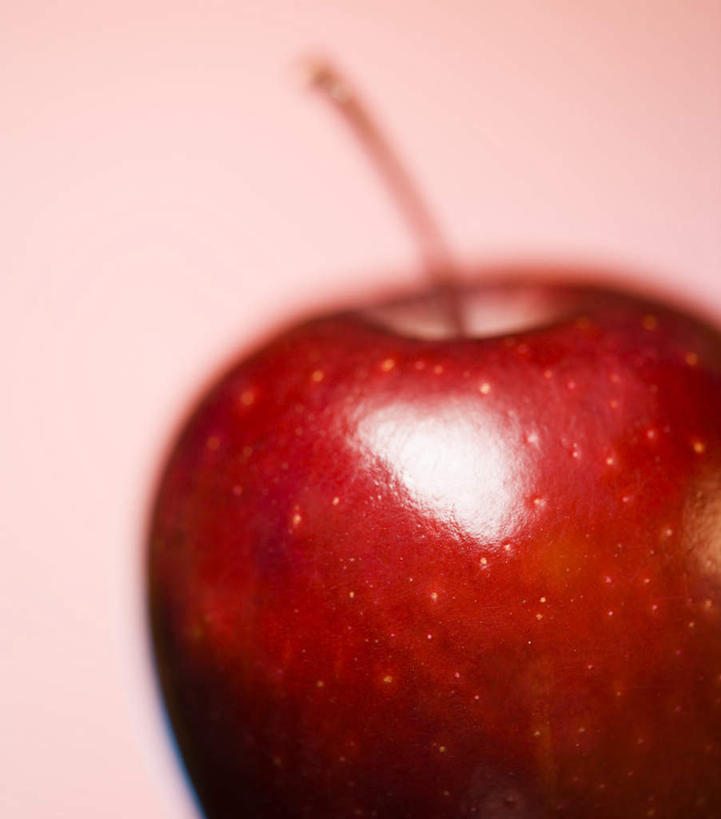 无人,竖图,室内,特写,白天,正面,苹果,水果,粉色背景,朦胧,模糊,新鲜,生食,食品,果实,蛇果,食物,一个,红色,摄影,有机食品,绿色食品,影棚,单个,红元帅,彩图,影棚拍摄,拍摄