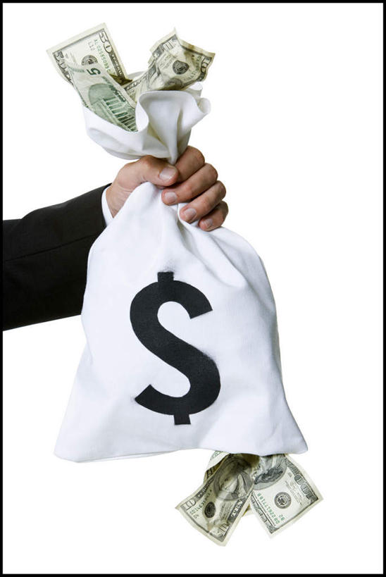 西方人,手,一个人,商务人士,商务男性,竖图,室内,特写,白天,白色背景,正面,衬衫,钱,美元,欧洲,欧洲人,仅一个男性,仅一个人,仅一个中年男性,握,套装,符号,钱币,美金,拿,拿着,手部,荷包,握着,钞票,金融,纸币,摄影,影棚,经济,单手,钱袋,下降,美圆,降落,商务装,流通,纸钞,贸易,工薪阶层,降低,下跌,下落,货币,美元符号,现金,男人,男性,中年男性,白种人,白领,上班族,半身,彩图,影棚拍摄,衬衣,拍摄