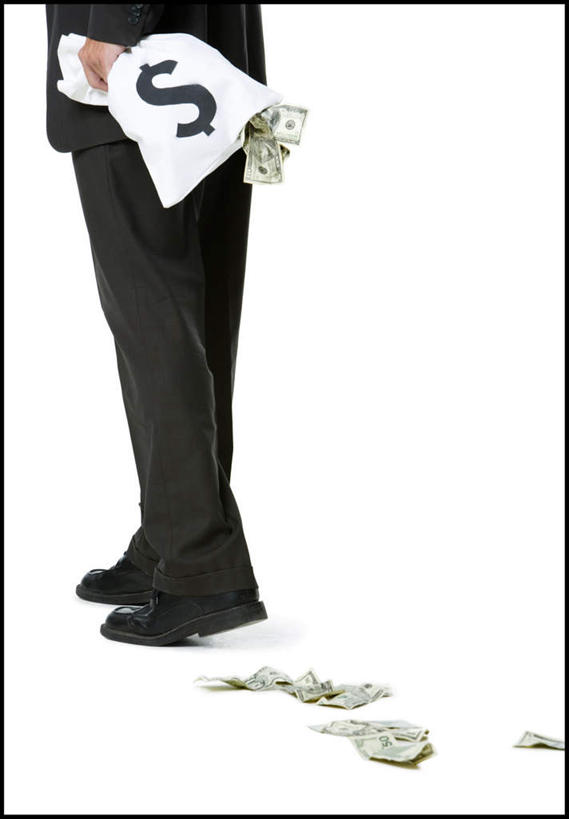 西方人,一个人,商务人士,商务男性,站,竖图,室内,白天,白色背景,侧面,衬衫,钱,美元,欧洲,欧洲人,仅一个男性,仅一个人,仅一个中年男性,握,套装,符号,钱币,美金,拿,拿着,站着,荷包,握着,钞票,金融,纸币,摄影,影棚,经济,钱袋,下降,美圆,降落,商务装,流通,纸钞,贸易,工薪阶层,降低,下跌,下落,货币,美元符号,现金,男人,男性,中年男性,白种人,白领,上班族,站立,半身,彩图,影棚拍摄,衬衣,拍摄