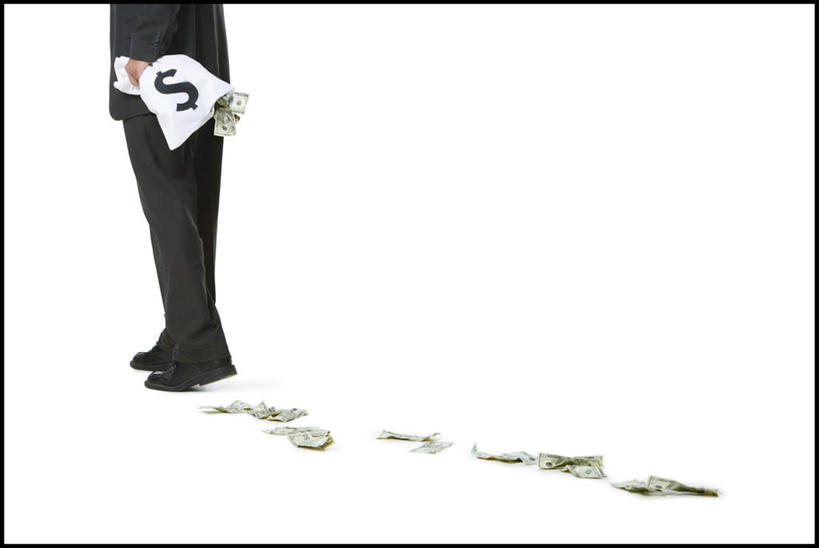 西方人,一个人,商务人士,商务男性,站,横图,室内,白天,白色背景,侧面,衬衫,钱,美元,欧洲,欧洲人,仅一个男性,仅一个人,仅一个中年男性,握,套装,符号,钱币,美金,拿,拿着,站着,荷包,握着,钞票,金融,纸币,摄影,影棚,经济,钱袋,下降,美圆,降落,商务装,流通,纸钞,贸易,工薪阶层,降低,下跌,下落,货币,美元符号,现金,男人,男性,中年男性,白种人,白领,上班族,站立,半身,彩图,影棚拍摄,衬衣,拍摄