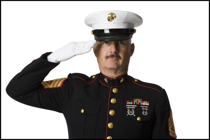 西方人,胡须,一个人,站,横图,室内,白天,白色背景,正面,制服,安全,帽子,欧洲,欧洲人,仅一个男性,仅一个人,仅一个中年男性,防护,注视,衣服,手套,观察,看,站着,摄影,军帽,影棚,观看,保护,军人,察看,敬礼,军装,关注,军服,保险,保全,周全,安稳,安定,一顶,防护手套,还礼,平安,男人,男性,中年男性,白种人,胡子,小胡子,站立,半身,彩图,影棚拍摄,拍摄