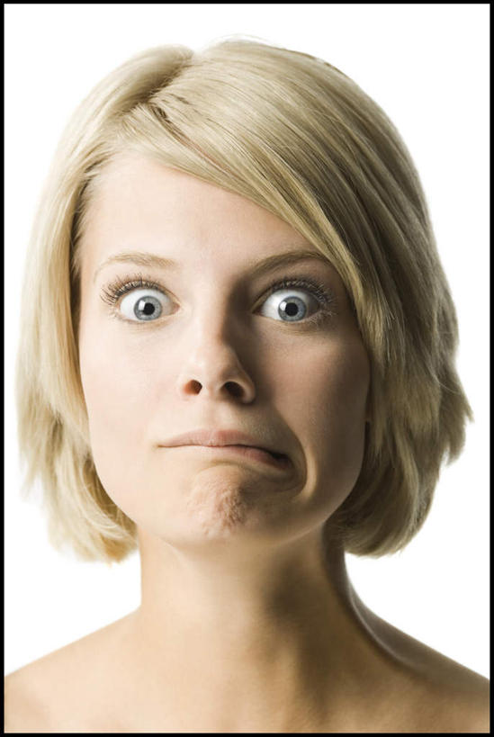 西方人,脸,头,脸颊,头发,一个人,竖图,室内,特写,白天,白色背景,正面,欧洲,欧洲人,仅一个年轻女性,仅一个女性,仅一个人,阴影,服装,反射,背心,影子,注视,肩膀,衣服,观察,看,鬼脸,金色,摄影,服饰,影棚,观看,察看,衣着,穿着,关注,衣饰,年轻女性,女人,女性,白种人,头部,直发,脸部,脸蛋,面部,半身,彩图,影棚拍摄,拍摄,短发