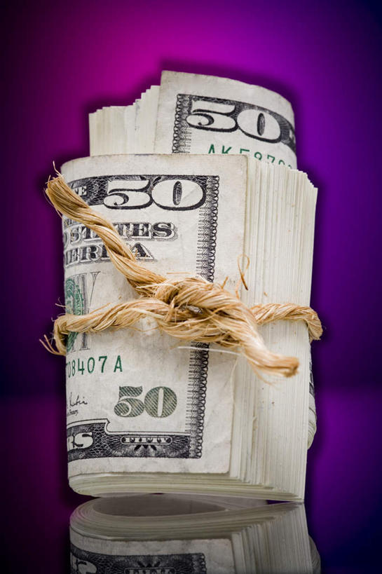 无人,竖图,室内,特写,白天,正面,钱,美元,静物,阴影,紫色背景,反射,标志,钱币,数字,文字,影子,字符,美金,标识,绳子,钞票,金融,纸币,摄影,阿拉伯数字,影棚,经济,捆绑,绳索,美圆,流通,纸钞,贸易,绑缚,货币,现金,彩图,影棚拍摄,拍摄