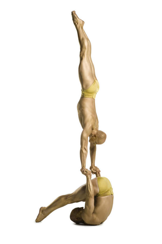 西方人,两个人,伙伴,朋友,演员,躺,竖图,室内,白天,白色背景,侧面,友谊,合作,团队,欧洲,欧洲人,撑,曲折,弯曲,注视,裸露,杂技,观察,看,战略,摄影,蜿蜒,影棚,观看,察看,笔直,撑着,关注,裸,联合,合谋,笔挺,卧着,配合,协作,男人,男性,中年男性,白种人,躺着,卧,彩图,全身,影棚拍摄,拍摄