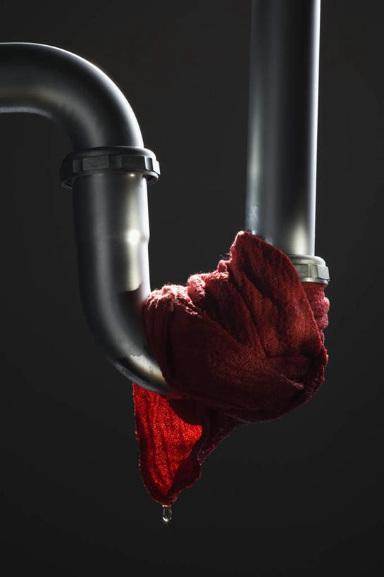 无人,竖图,室内,特写,白天,正面,水,纺织品,一块,飞溅,黑色背景,弯曲,溅,布,管子,液体,水滴,织物,抹布,水管,水珠,红色,喷洒,彩图