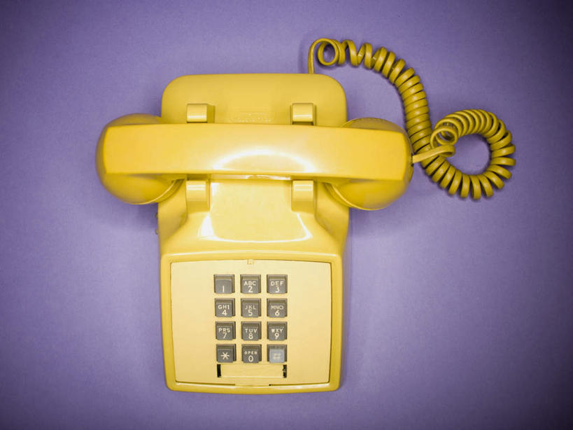 无人,打电话,横图,俯视,室内,特写,白天,静物,电话,紫色背景,通讯设备,一个,黄色,话筒,电话线,摄影,影棚,单个,固定电话,交流,电话机,沟通,通话,彩图,高角度拍摄,影棚拍摄,拍摄