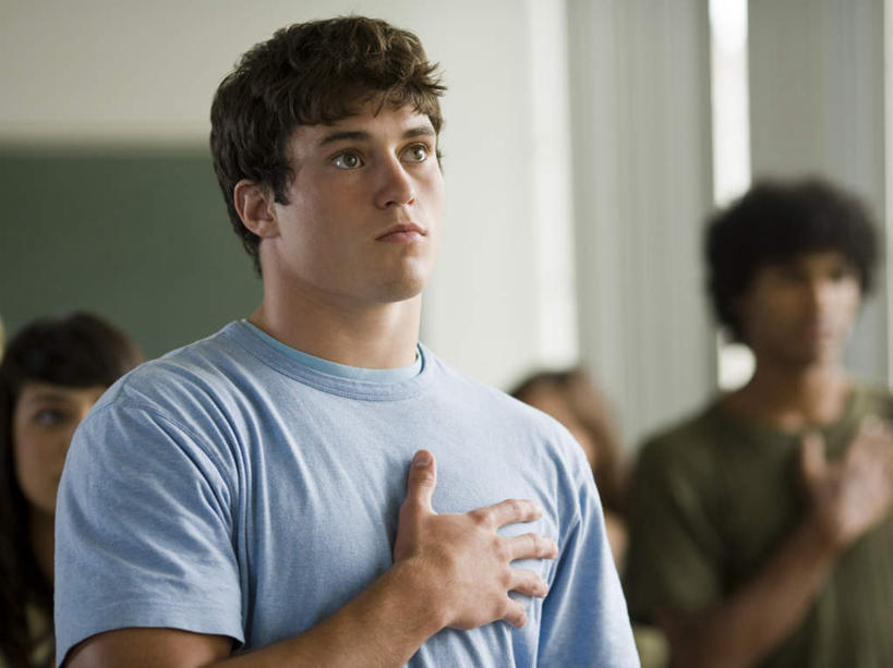 西方人,四个人,伙伴,朋友,站,摸,横图,室内,白天,正面,友谊,欧洲,欧洲人,抚摸,服装,朦胧,模糊,墙,注视,休闲装,墙壁,墙面,衣服,黑板,观察,看,站着,休闲,教室,同学,休闲服,教学,服饰,观看,察看,课堂,校友,关注,宣誓,同窗,学友,耐磨,教学黑板,友情,男人,男性,年轻男性,年轻女性,女人,女性,白种人,触摸,接触,站立,半身,彩图