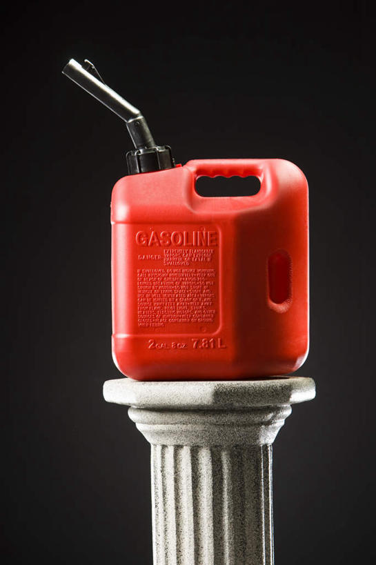 无人,竖图,室内,特写,白天,正面,石头,静物,黑色背景,石子,桶,柱子,塑料,一个,红色,容器,塑料制品,摄影,影棚,能源,单个,储藏,塑料桶,燃料,资源,储存,能量,汽油,燃油,石块,彩图,影棚拍摄,拍摄,贮存,油桶