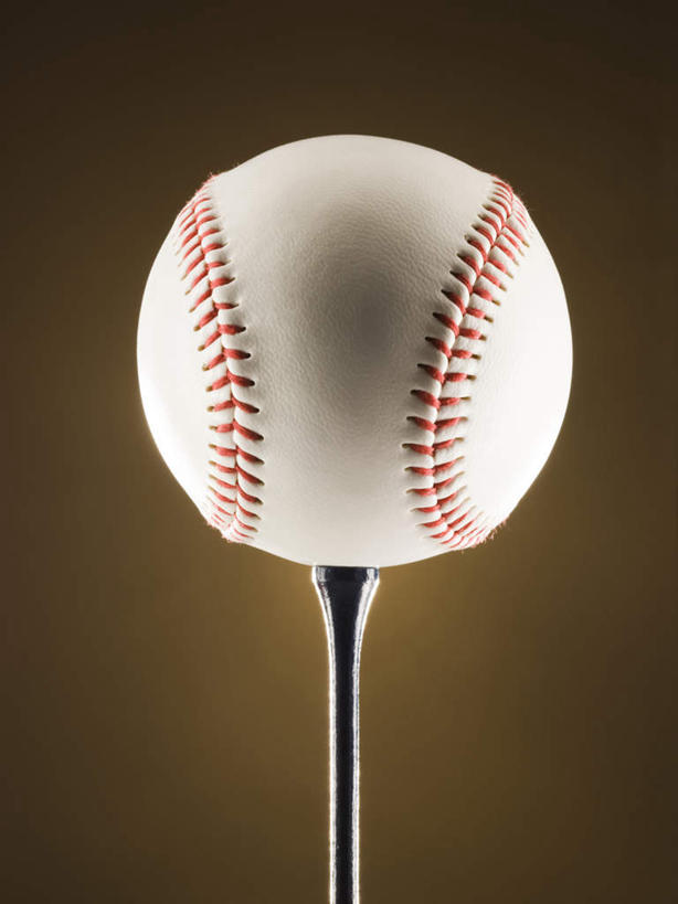 无人,竖图,室内,特写,白天,正面,锻炼,运动,棒球,垒球,静物,阴影,棕色背景,反射,纹路,高尔夫,纹理,影子,球座,球,一个,红色,白色,摄影,影棚,单个,高尔夫运动,高尔夫球具,肌理,体育,彩图,影棚拍摄,健身,拍摄