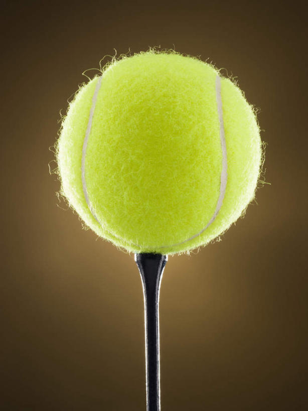 无人,竖图,室内,特写,白天,正面,网球,静物,阴影,棕色背景,反射,高尔夫,网球拍,影子,球拍,球座,网球装备,运动器械,一个,绿色,健身器械,摄影,影棚,单个,健身器材,高尔夫运动,高尔夫球具,网球运动,彩图,影棚拍摄,拍摄,运动器材