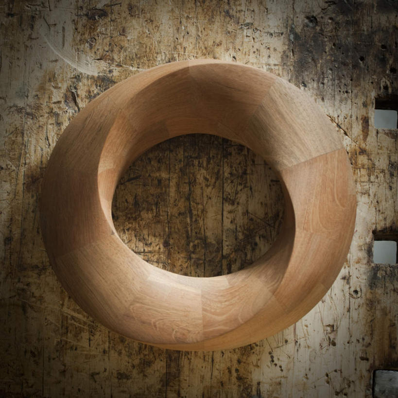 无人,方图,俯视,室内,特写,白天,桌面,桌子,静物,阴影,反射,纹路,木制,圆形,纹理,影子,圆环,装饰品,木制品,饰品,手链,首饰,手镯,环形,镯子,肌理,彩图,高角度拍摄