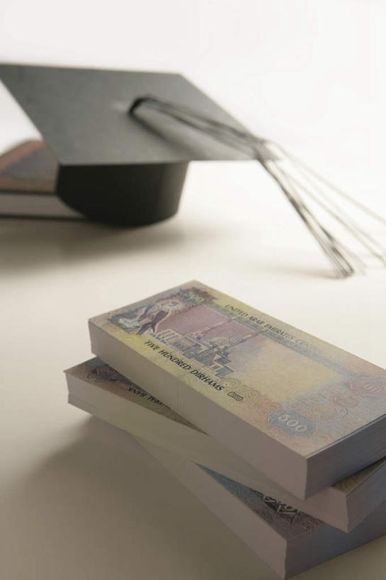 无人,竖图,俯视,室内,特写,白天,钱,桌面,桌子,静物,帽子,一堆,许多,阴影,堆叠,堆积,反射,木制,钱币,影子,很多,木制品,钞票,金融,纸币,摄影,影棚,经济,堆,博士帽,流通,纸钞,贸易,学位帽,货币,现金,彩图,高角度拍摄,影棚拍摄,拍摄