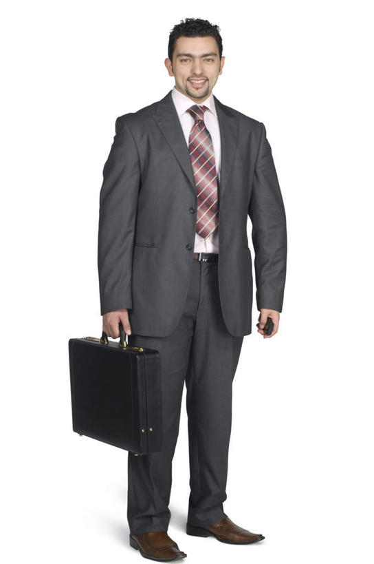 一个人,商务人士,商务男性,站,笑,打电话,微笑,露齿笑,竖图,室内,白天,白色背景,正面,衬衫,电话,手机,亚洲,仅一个男性,仅一个人,握,阴影,套装,反射,包,公文包,影子,拿,拿着,注视,通讯设备,仅一个年轻男性,一个,观察,看,站着,握着,摄影,影棚,单个,公事包,观看,装,察看,关注,工薪阶层,交流,男人,男性,年轻男性,阿拉伯人,白种人,亚洲人,白领,上班族,沟通,通话,站立,彩图,全身,影棚拍摄,衬衣,拍摄