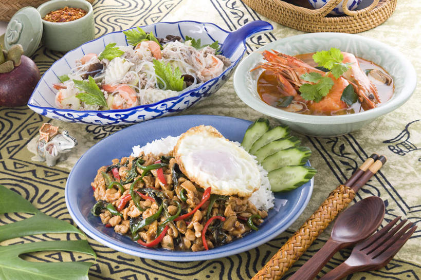 米饭,无人,横图,俯视,室内,白天,筷子,黄瓜,辣椒,蔬菜,餐具,叶子,新鲜,叉子,碟子,盘,勺子,蛋,调料,荷包蛋,鸡蛋,虾,食品,绿叶,饭,调味品,调味料,文化,传统,食物,一个,盘子,调羹,碟,汤匙,嫩叶,有机食品,绿色食品,单个,礼节,山竹,莽吉柿,五谷,山竹子,山竺,礼仪,辣角,红海椒,大椒,辣虎,广椒,草鸡蛋,叶,叶片,进餐用具,烹调用具,青瓜,辣子,胡瓜,红辣椒,海椒,番椒,彩图,高角度拍摄