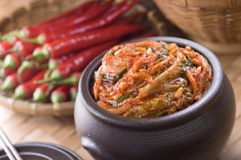 泡菜,无人,横图,俯视,室内,特写,白天,烹饪,辣椒,蔬菜,椰菜,卷心菜,一堆,许多,堆叠,堆积,朦胧,模糊,新鲜,罐子,陶瓷,腌菜,料理,食品,陶瓷制品,韩式,菜肴,美食,食物,瓶子,摄影,佳肴,有机食品,绿色食品,影棚,堆,韩国料理,韩式料理,辣角,红海椒,大椒,辣虎,广椒,辣子,结球甘蓝,红辣椒,海椒,甘兰,番椒,包心菜,彩图,高角度拍摄,影棚拍摄,拍摄